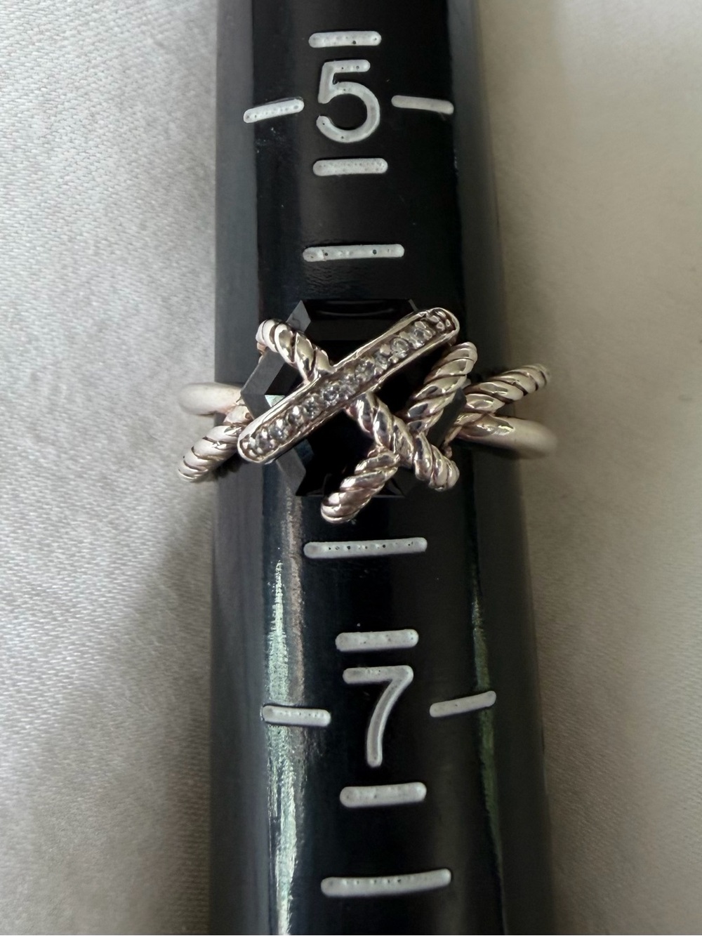 David Yurman CABLE WRAP RING
Sterling Silver with Black Onyx and Diamonds, 11mm